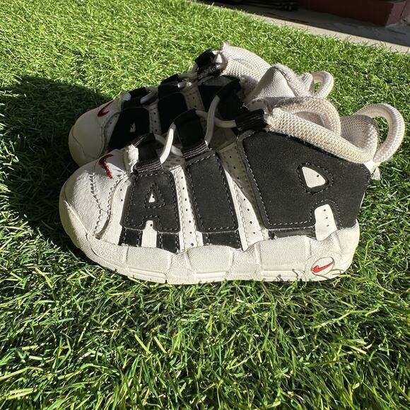 Nike Air More Uptempo Black White Accent Red Kids Size US‎ 6C DA9255-105 - Picture 3 of 8